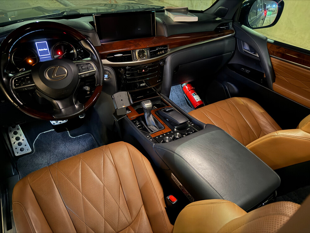 Lexus LX 570 black edition 2021 - 4