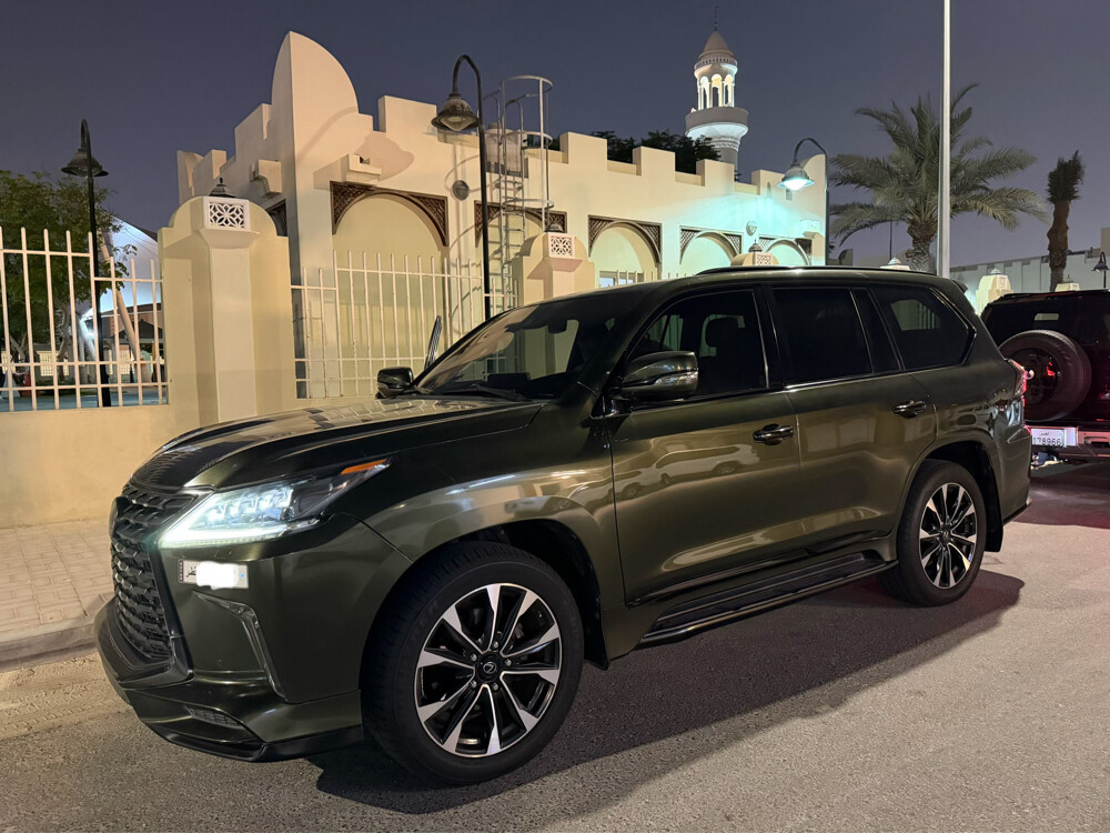 Lexus LX 570 black edition 2021 - 1