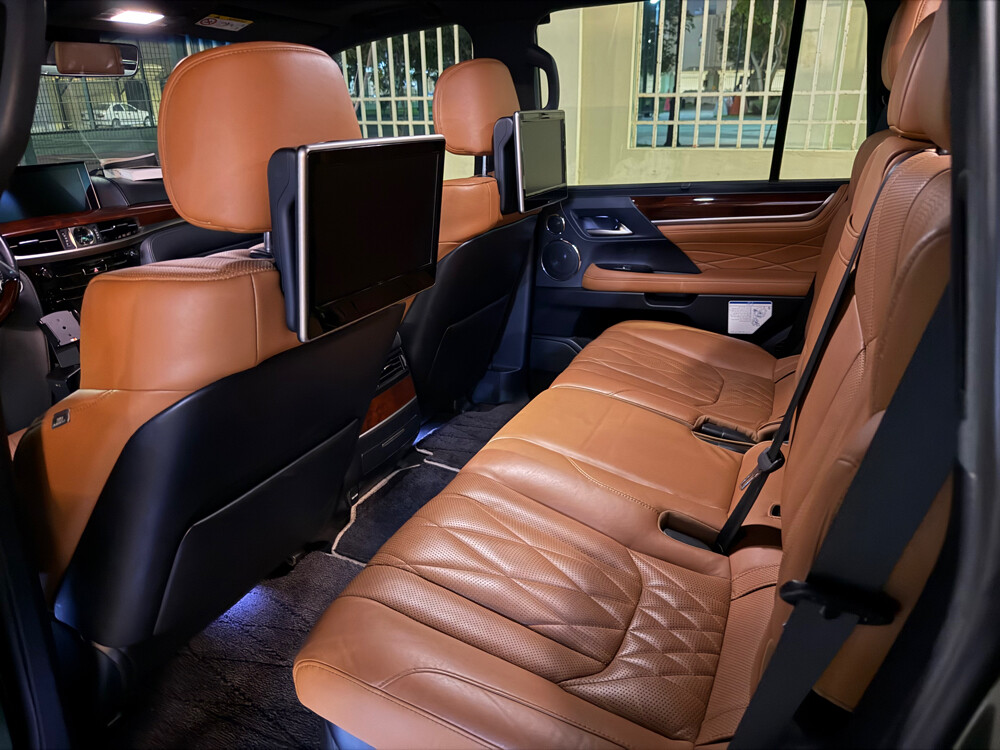 Lexus LX 570 black edition 2021 - 2