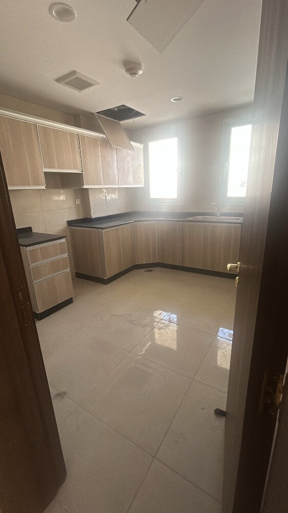 عمارة لايجار علي شارعين - 3