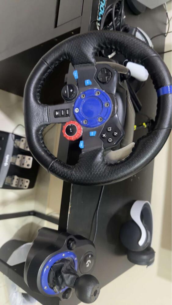 Logitech G Driving Force Racing - 1