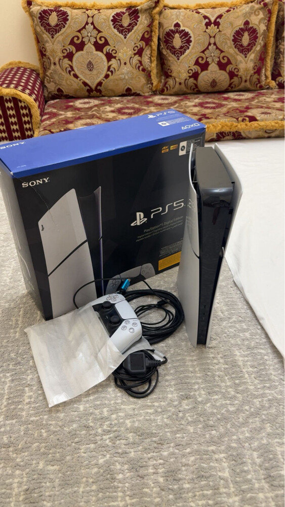 ps5 slim digital 1tb - 1