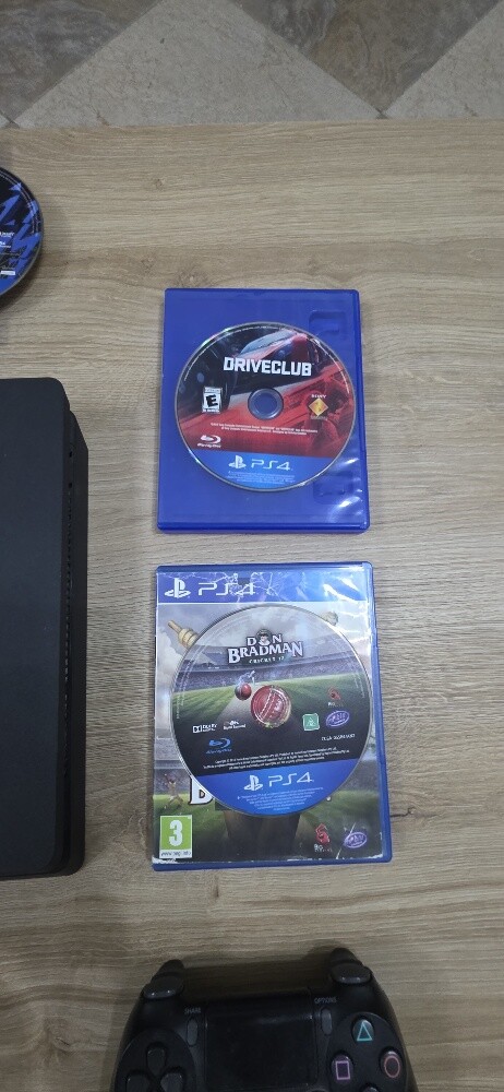 Sony PS4 Bundle - 2