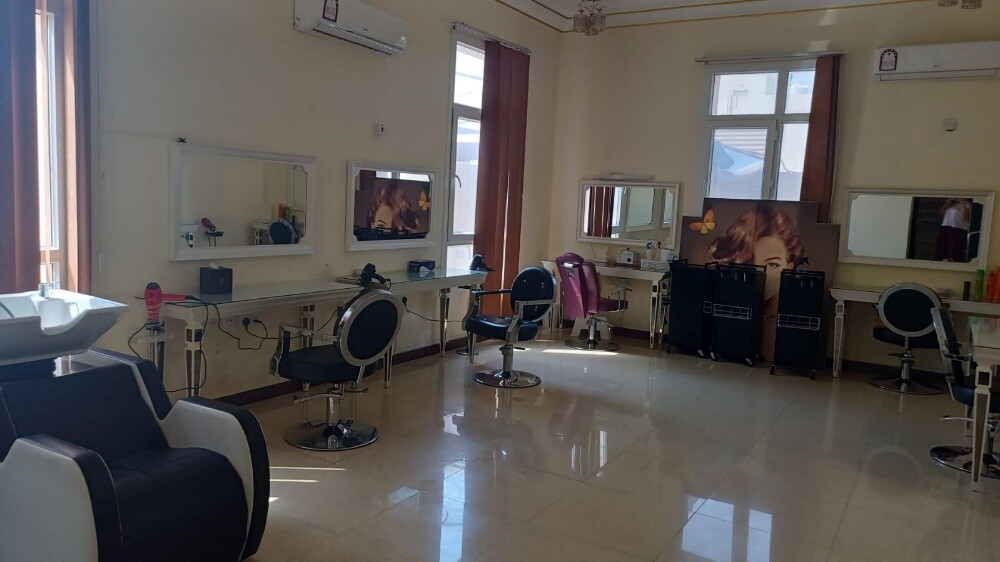 saloon for sale - 2