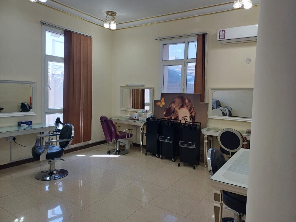 saloon for sale - 1