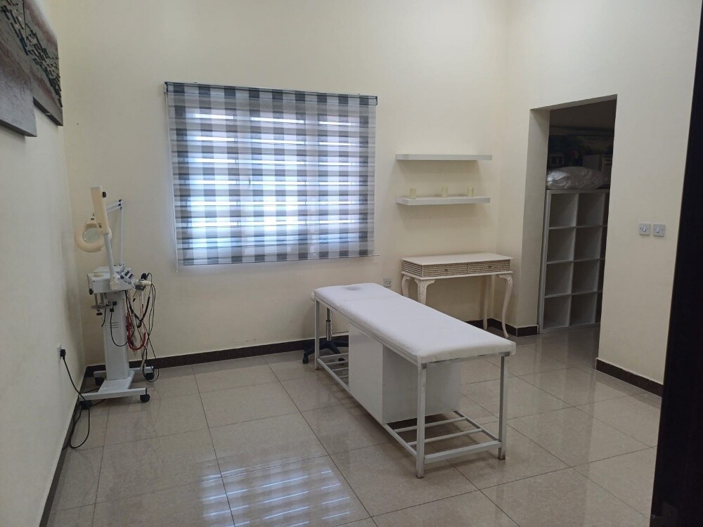 saloon for sale - 15