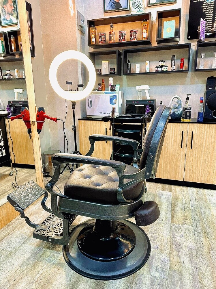 Premium Gents saloon for sale - 4