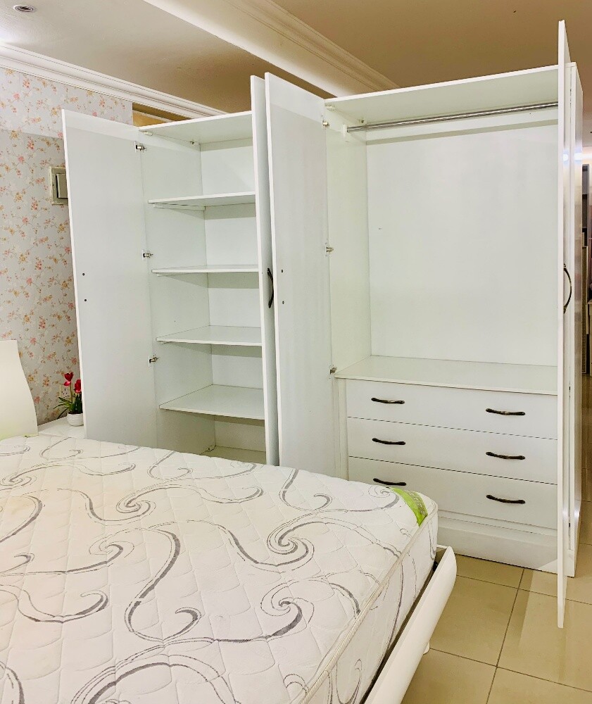 HOME CENTER KING BEDROOM SET. - 4