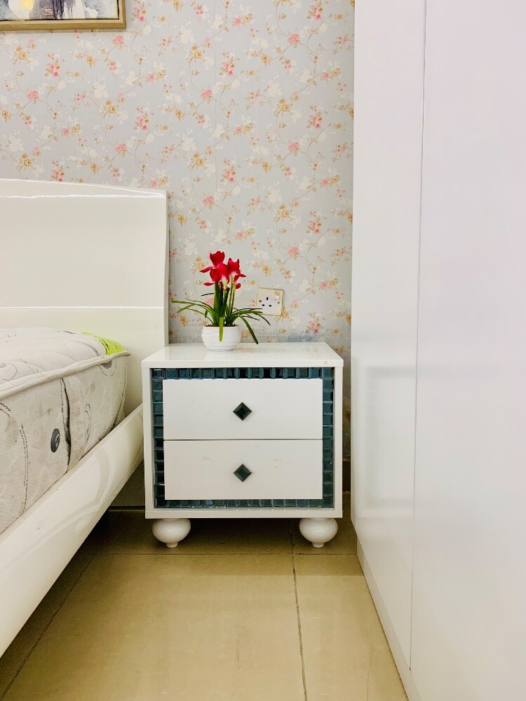 HOME CENTER KING BEDROOM SET. - 6