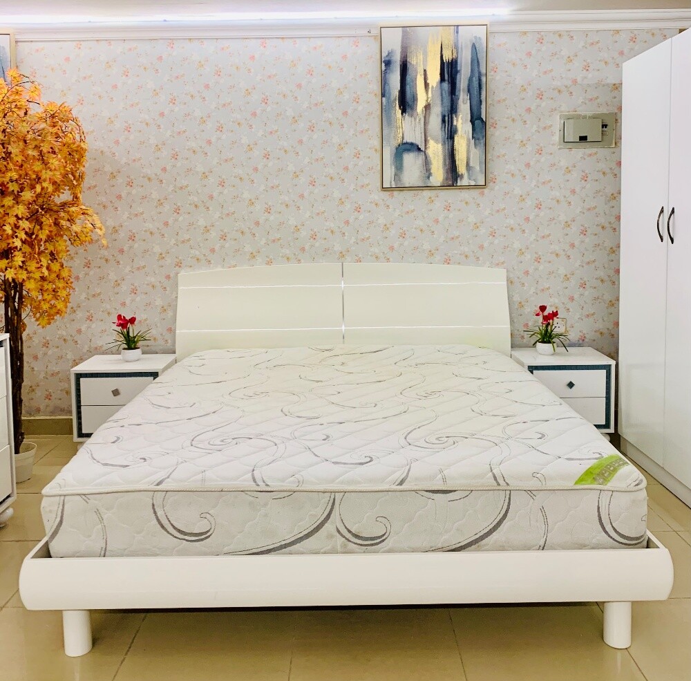 HOME CENTER KING BEDROOM SET. - 5