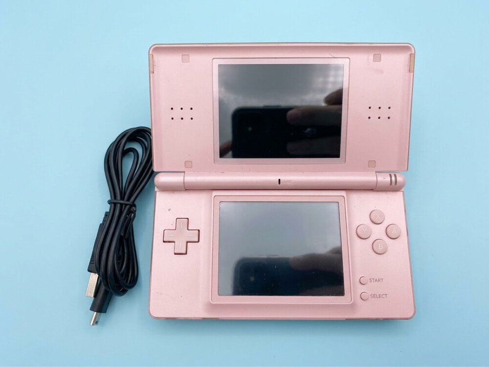 nintindo ds lite with 400 games - 2