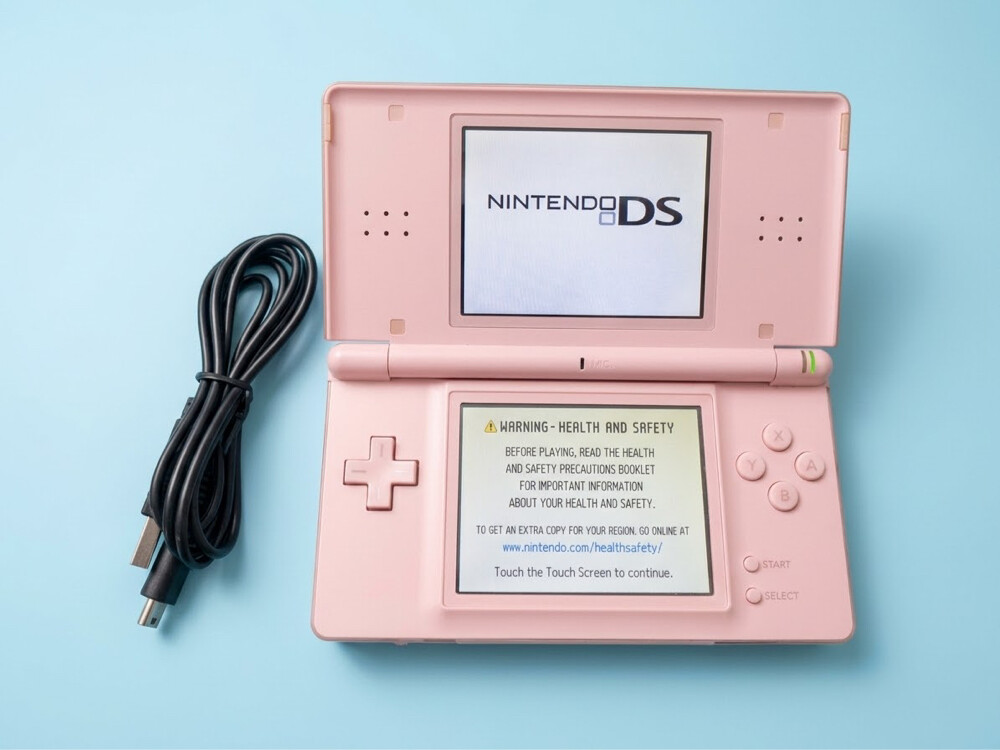 nintindo ds lite with 400 games - 1