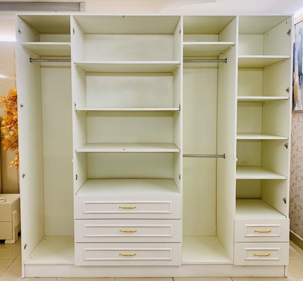 HOME CENTER KING BEDROOM SET. - 9