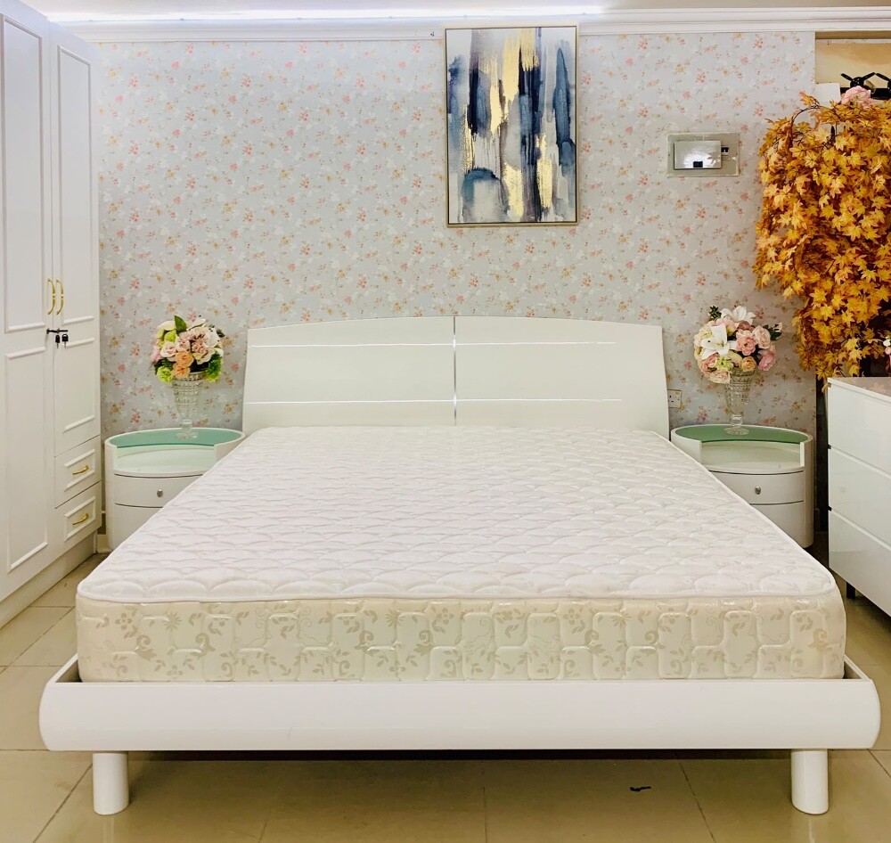 HOME CENTER KING BEDROOM SET. - 4