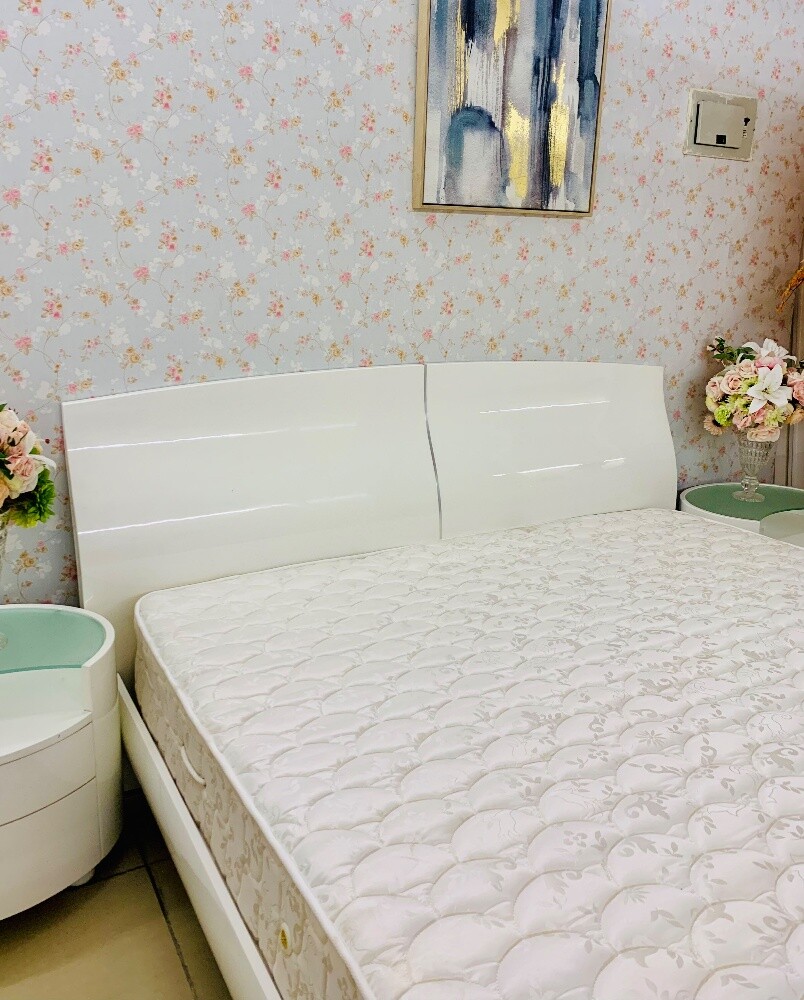 HOME CENTER KING BEDROOM SET. - 7