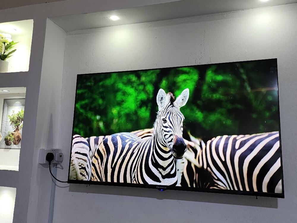 50 smart tv same like new - 2