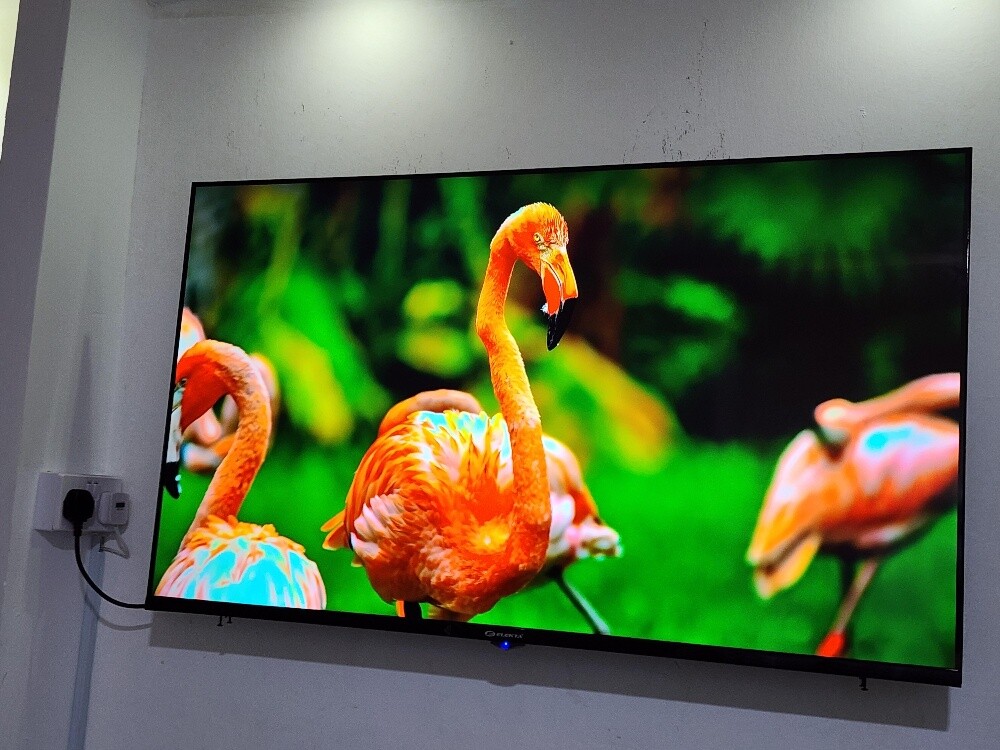 50 smart tv same like new - 1