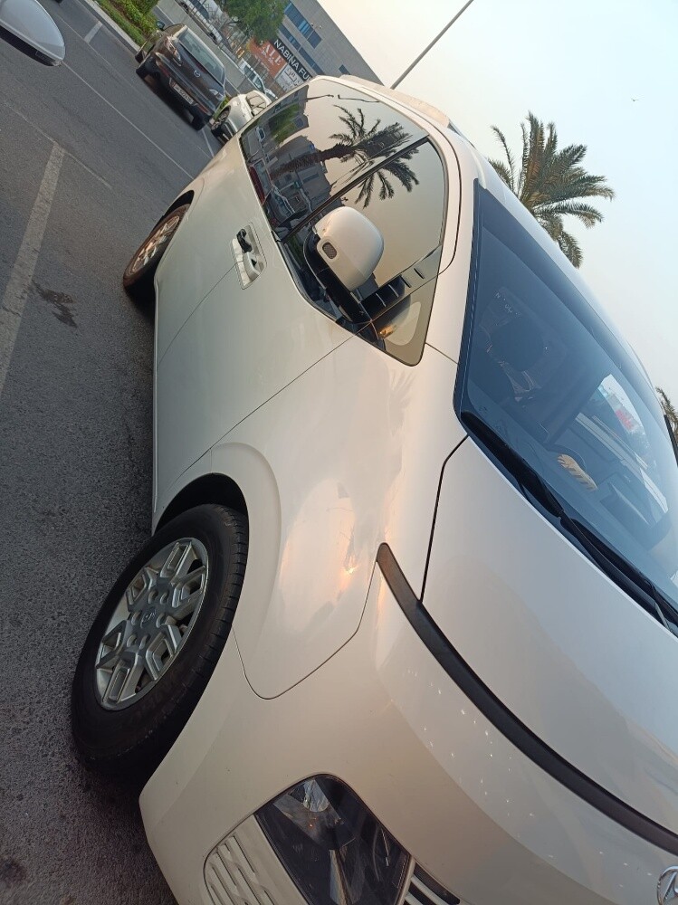 للبيع ستاريا 2023 - 2