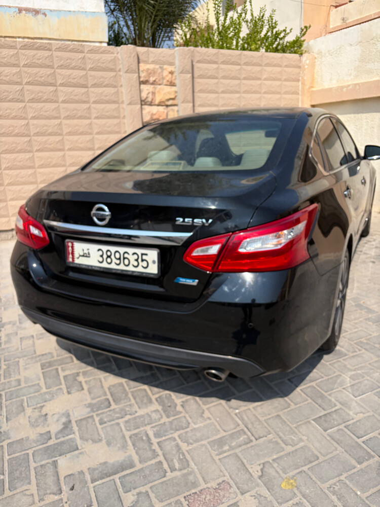 Nissan Altima - 1
