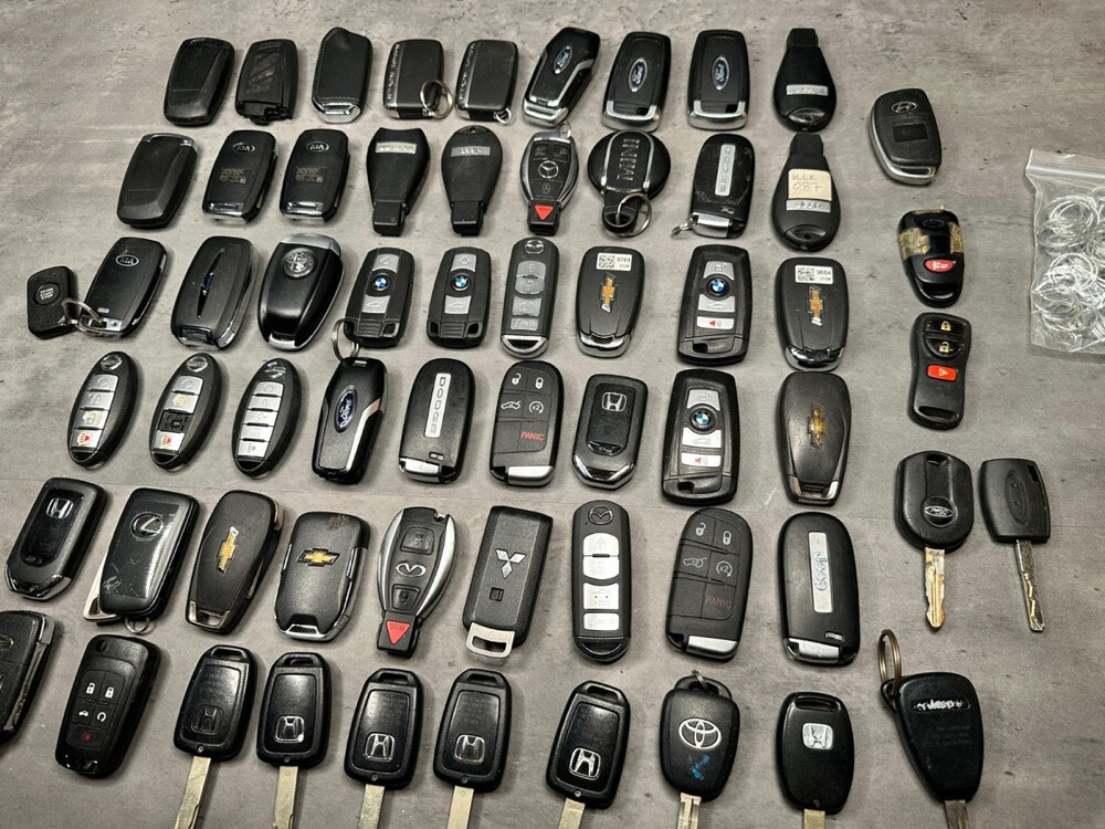 CAR KEYS - 1