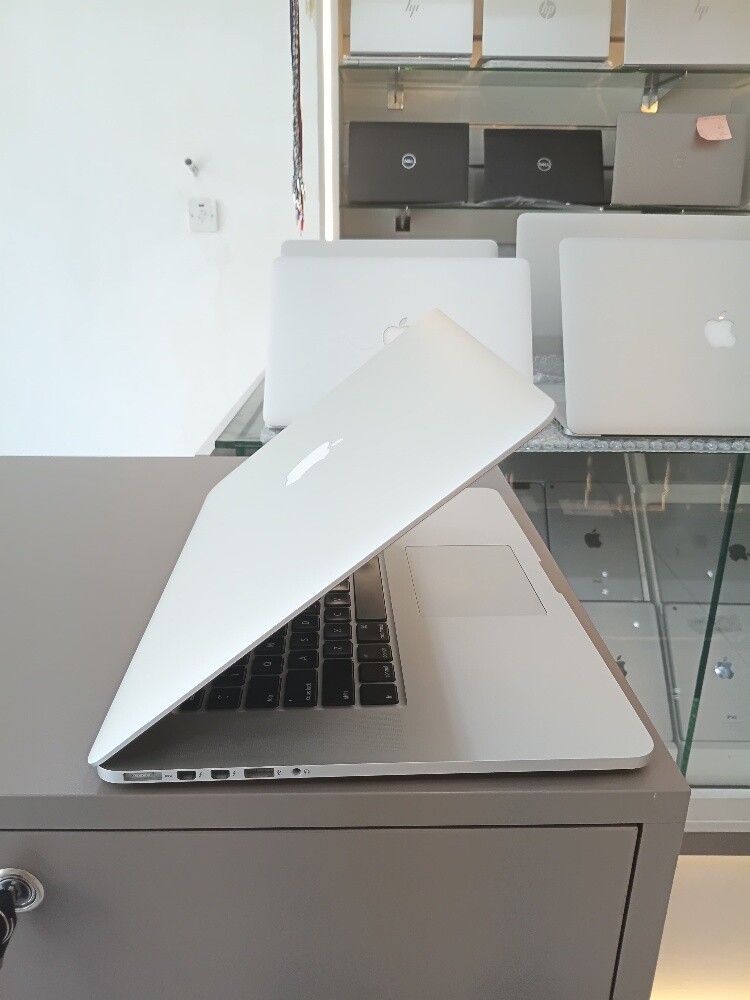 Macbook pro core i7 16gb ram 512gb - 2