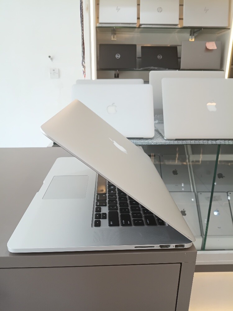 Macbook pro core i7 16gb ram 512gb - 3