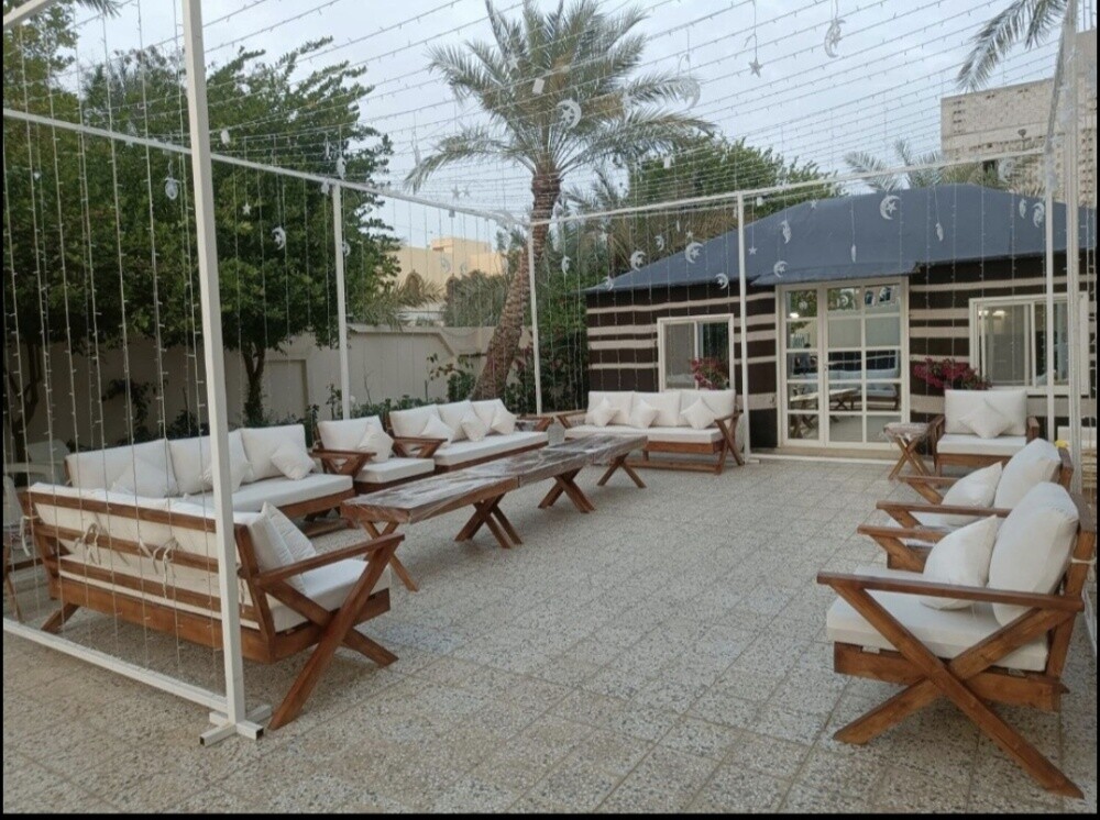 كراسي خشب وطاولات - 1