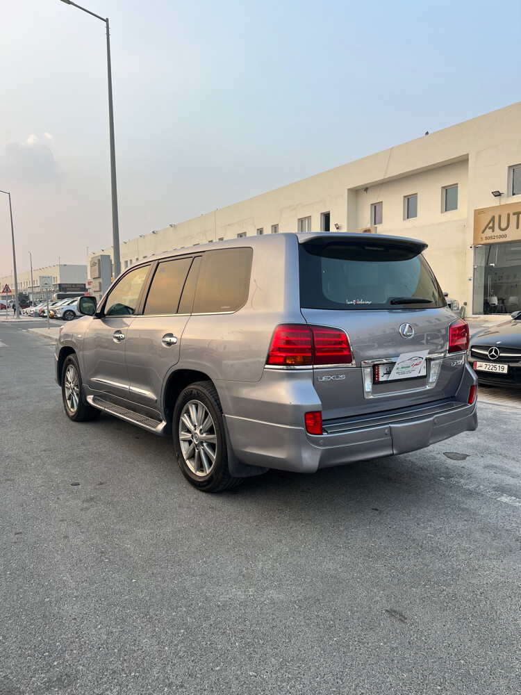  لكزس ال اكس بحالة ممتازة - 5