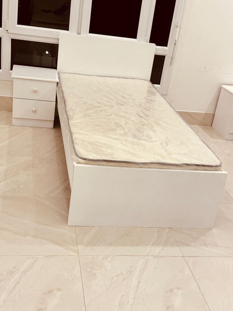 سرير خشبي مع ماتس - 1