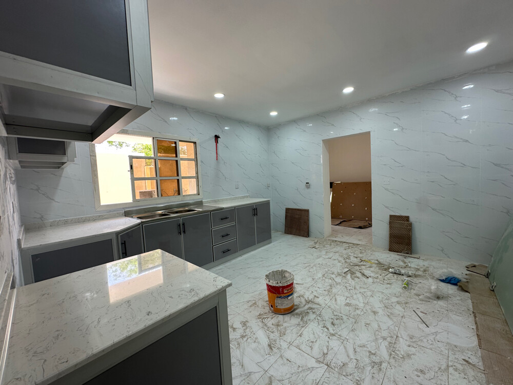 Villa in Al Dafna on the main road - 9