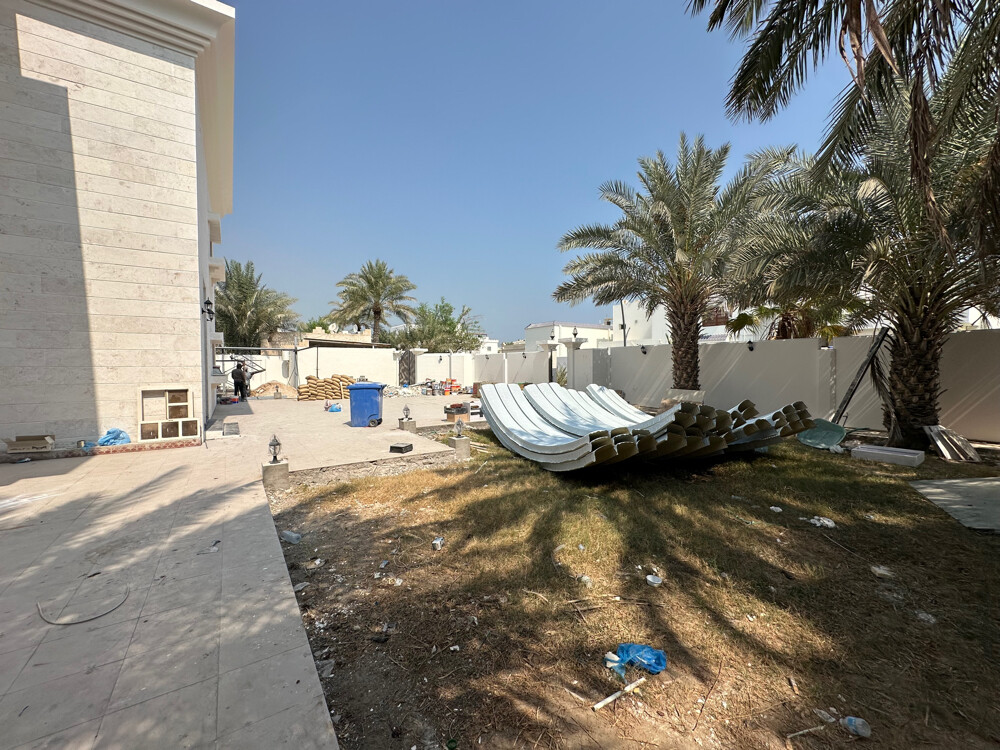 Villa in Al Dafna on the main road - 4