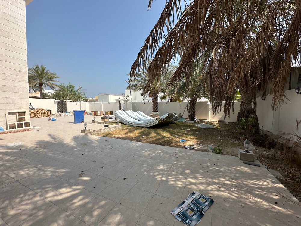 Villa in Al Dafna on the main road - 12
