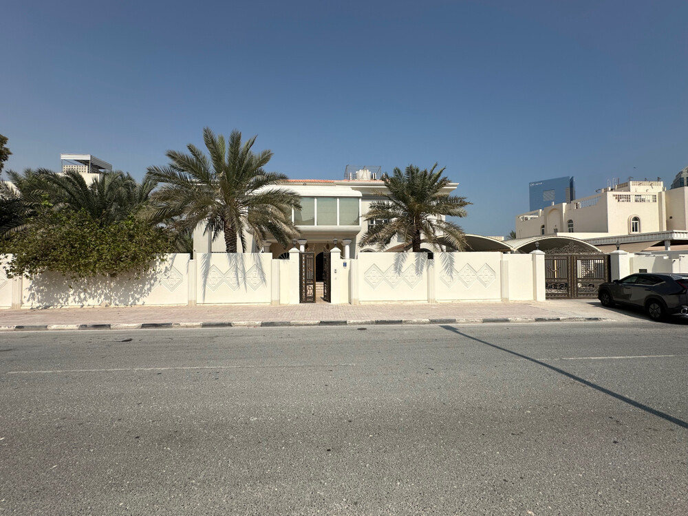 Villa for rent in Al Dafna West Bay - 1