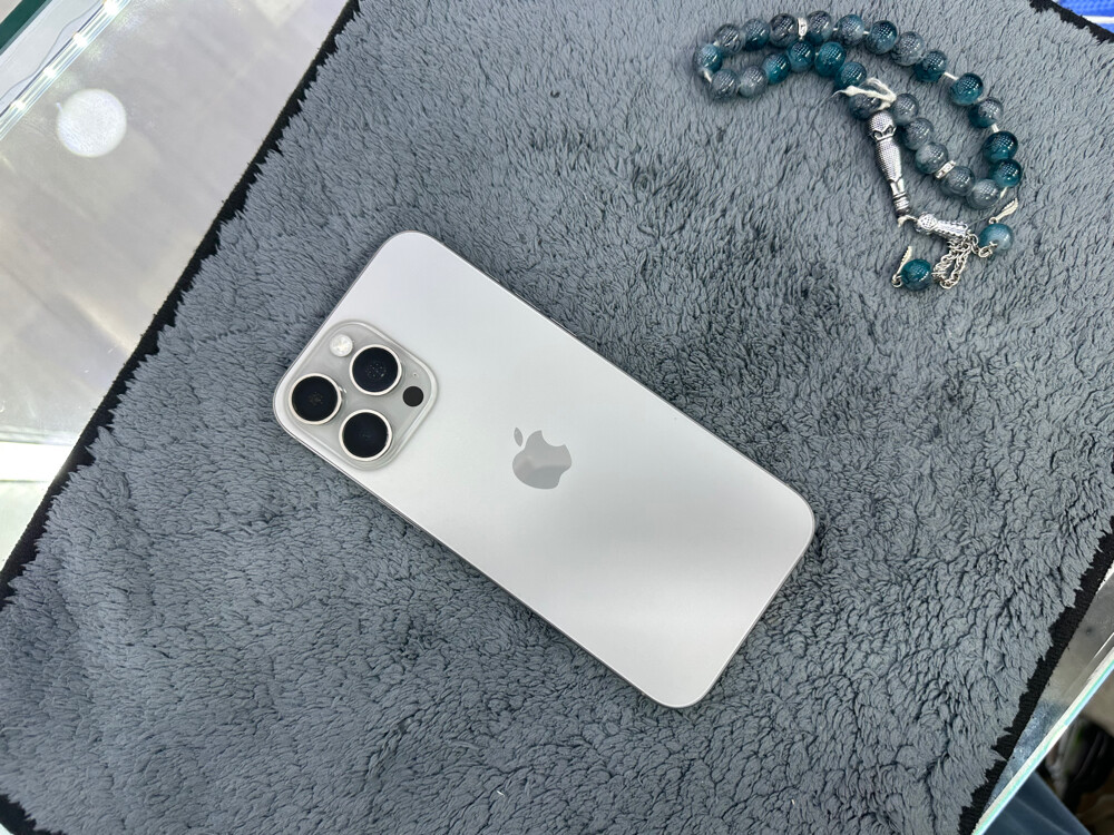 I phone 16 Pro Max 256 Gb  - 6
