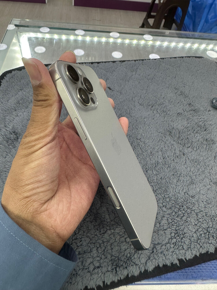 I phone 16 Pro Max 256 Gb  - 4