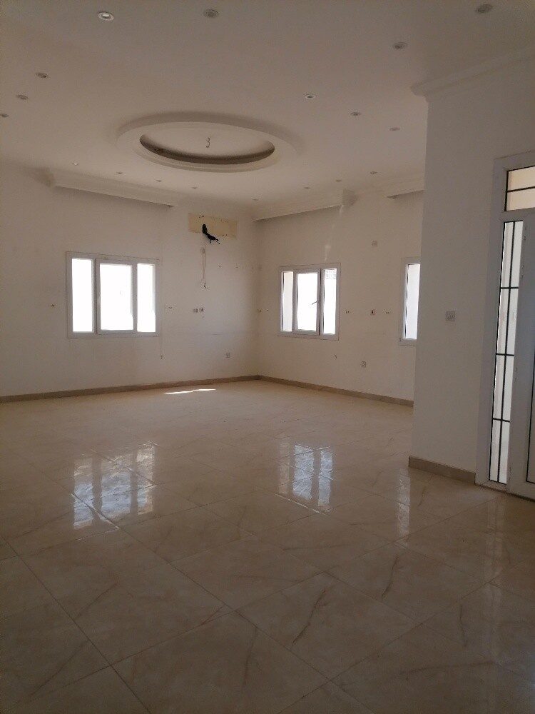 للبيع فيلا في نعيجة على ارض تجاري - 2