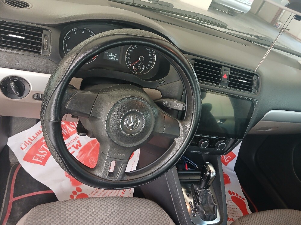 Volkswagen Jetta 2012 — 1.6L - 6