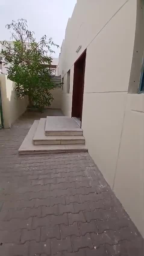 Traditional-style house located beh - 1