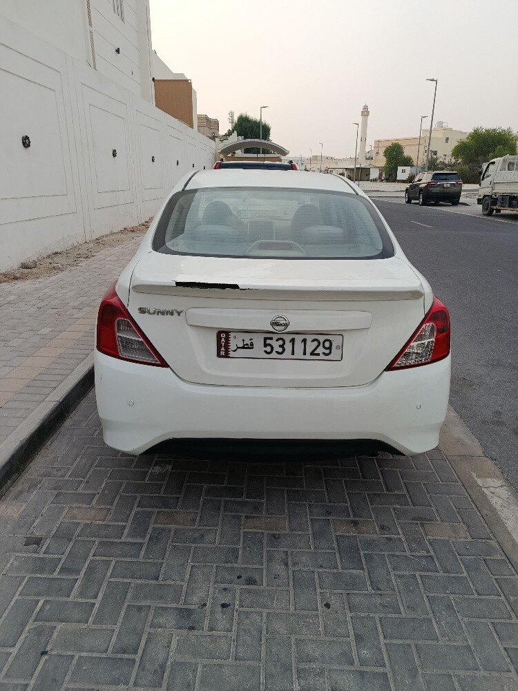 السياره ممتازه ما عليها شي - 1
