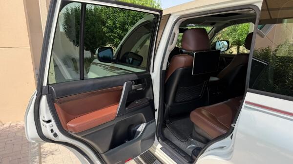 Toyota Land Cruiser GXR 2018 - 10