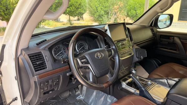 Toyota Land Cruiser GXR 2018 - 12
