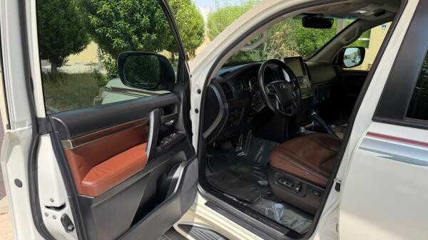 Toyota Land Cruiser GXR 2018 - 14