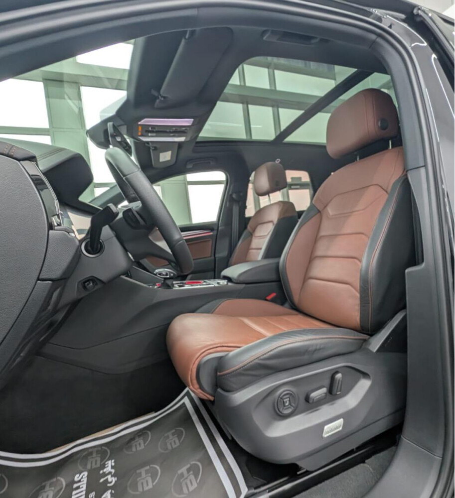 2025 Volkswagen Touareg R-line  - 9