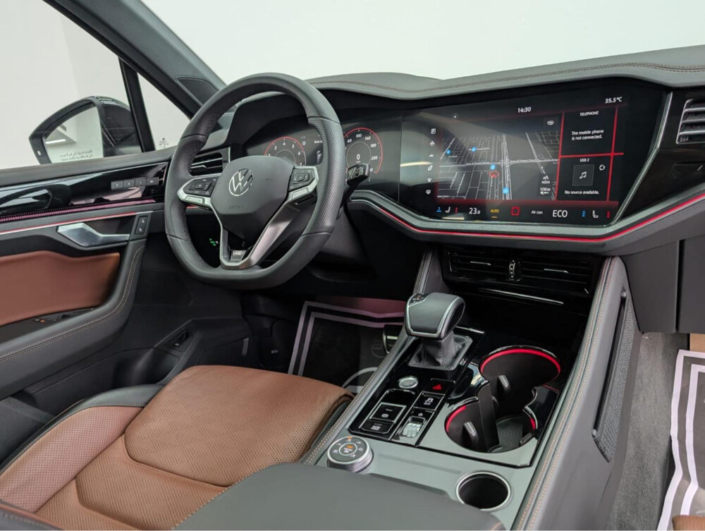 2025 Volkswagen Touareg R-line  - 8