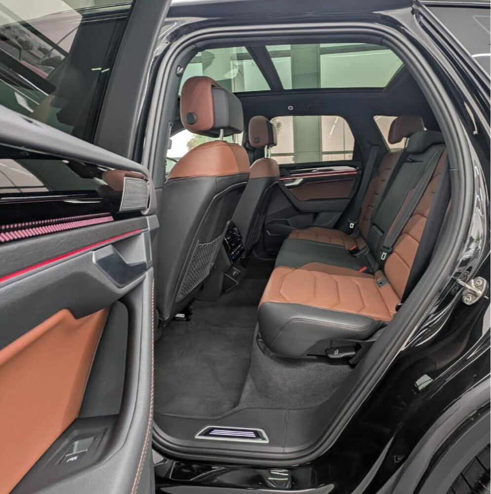 2025 Volkswagen Touareg R-line  - 10