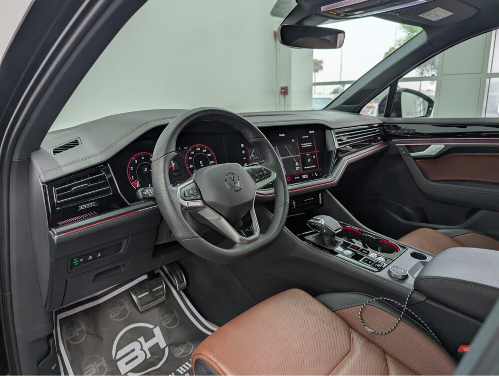 2025 Volkswagen Touareg R-line  - 7