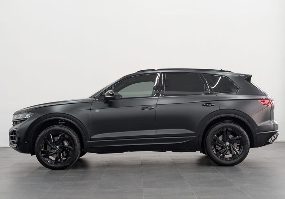 2025 Volkswagen Touareg R-line  - 6