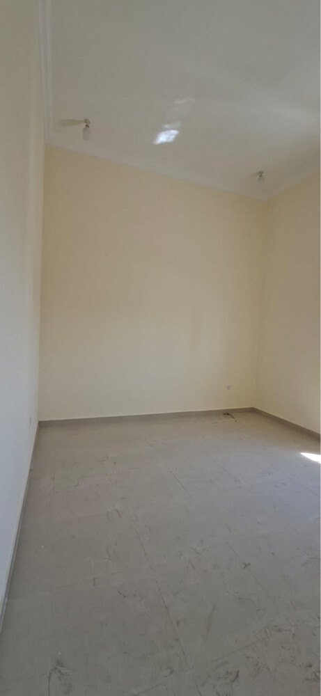 للبيع عماره 12 شقه (4) غرف - 2