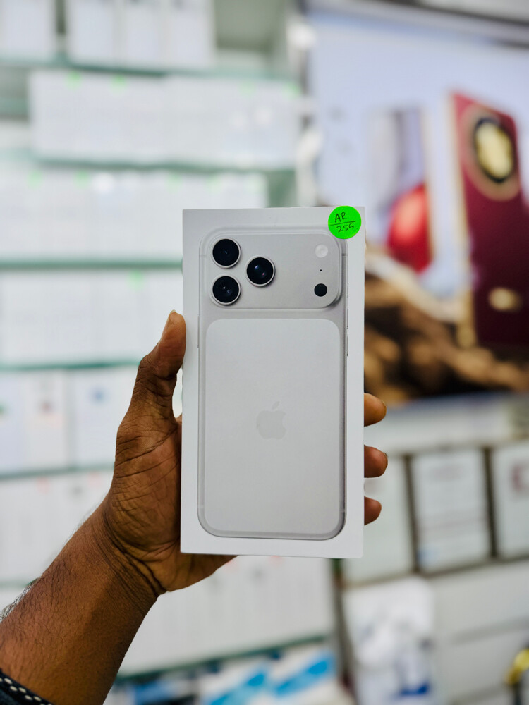 iPhone 17 Pro Max - 4