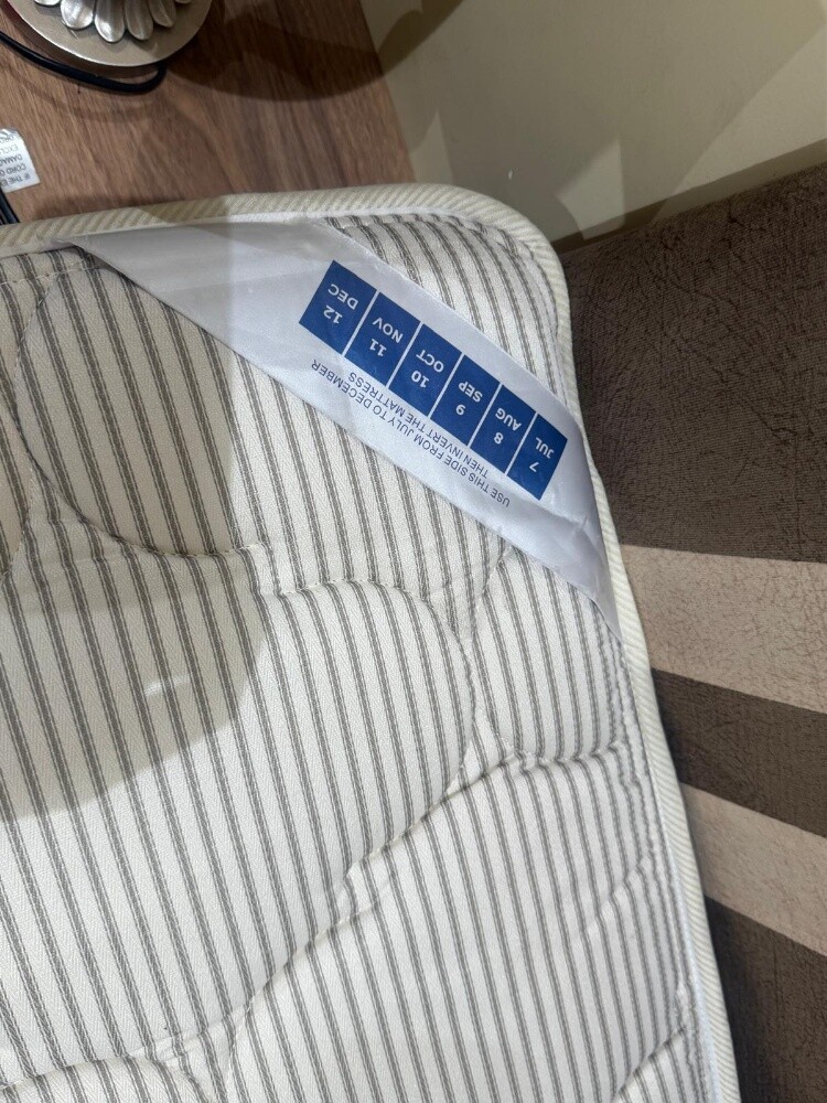 Mattress like new - 6